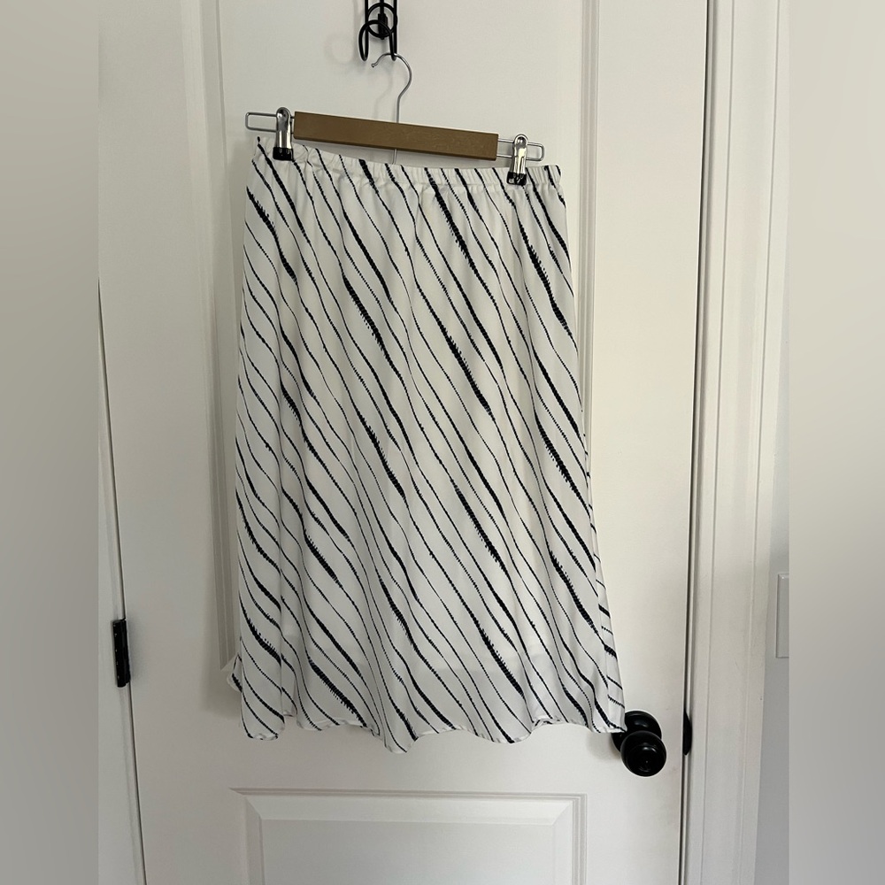 Banana Republic Navy and White A-Line Skirt